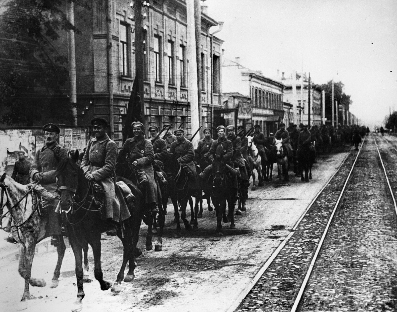 13. Sputnik_Fifth Army horse units entering Kazan. Liberation of Kazan from the White Guards in September 1918