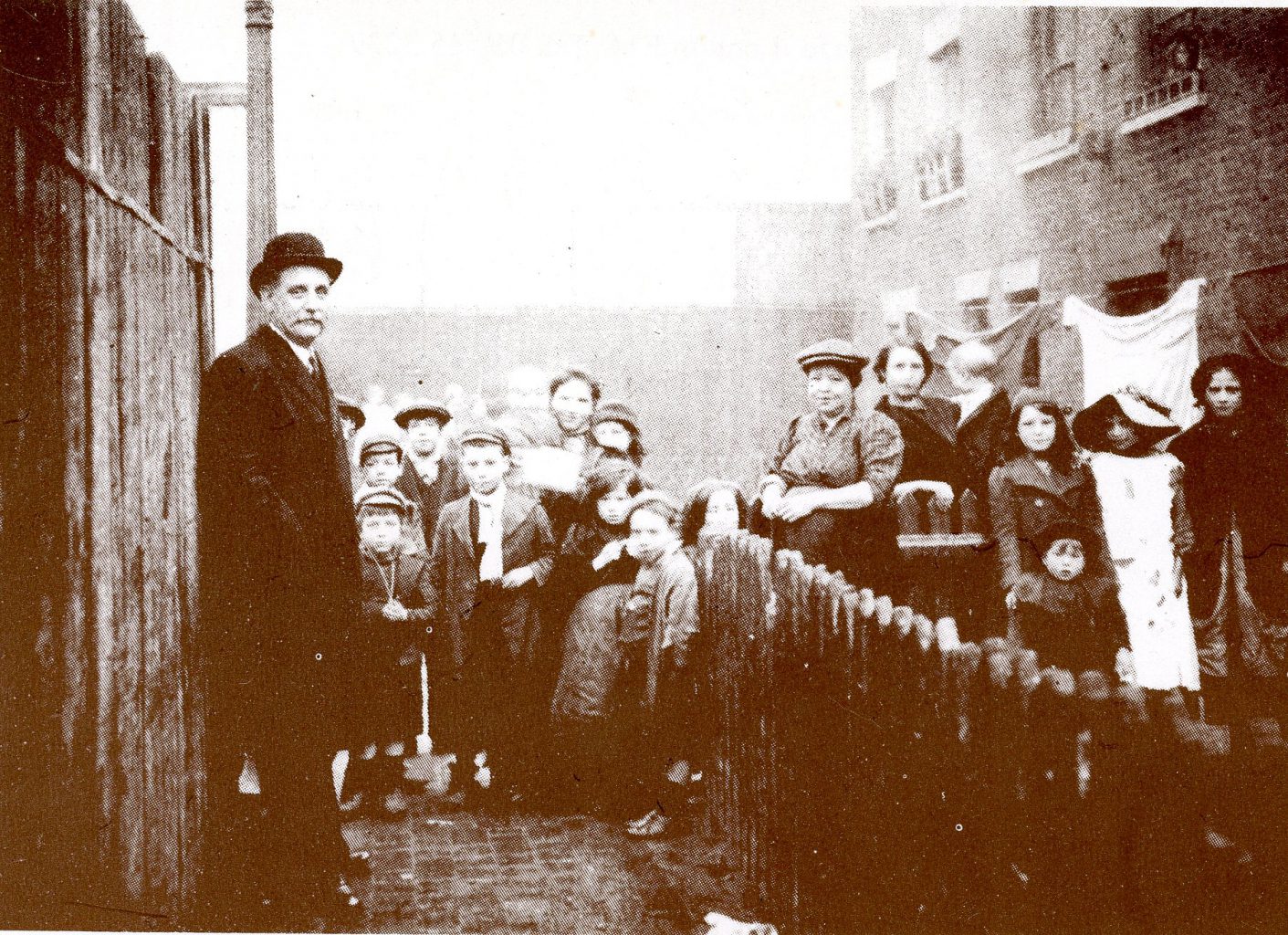 15. MML George_Lansbury, editor of the Daily Herald, in the East End